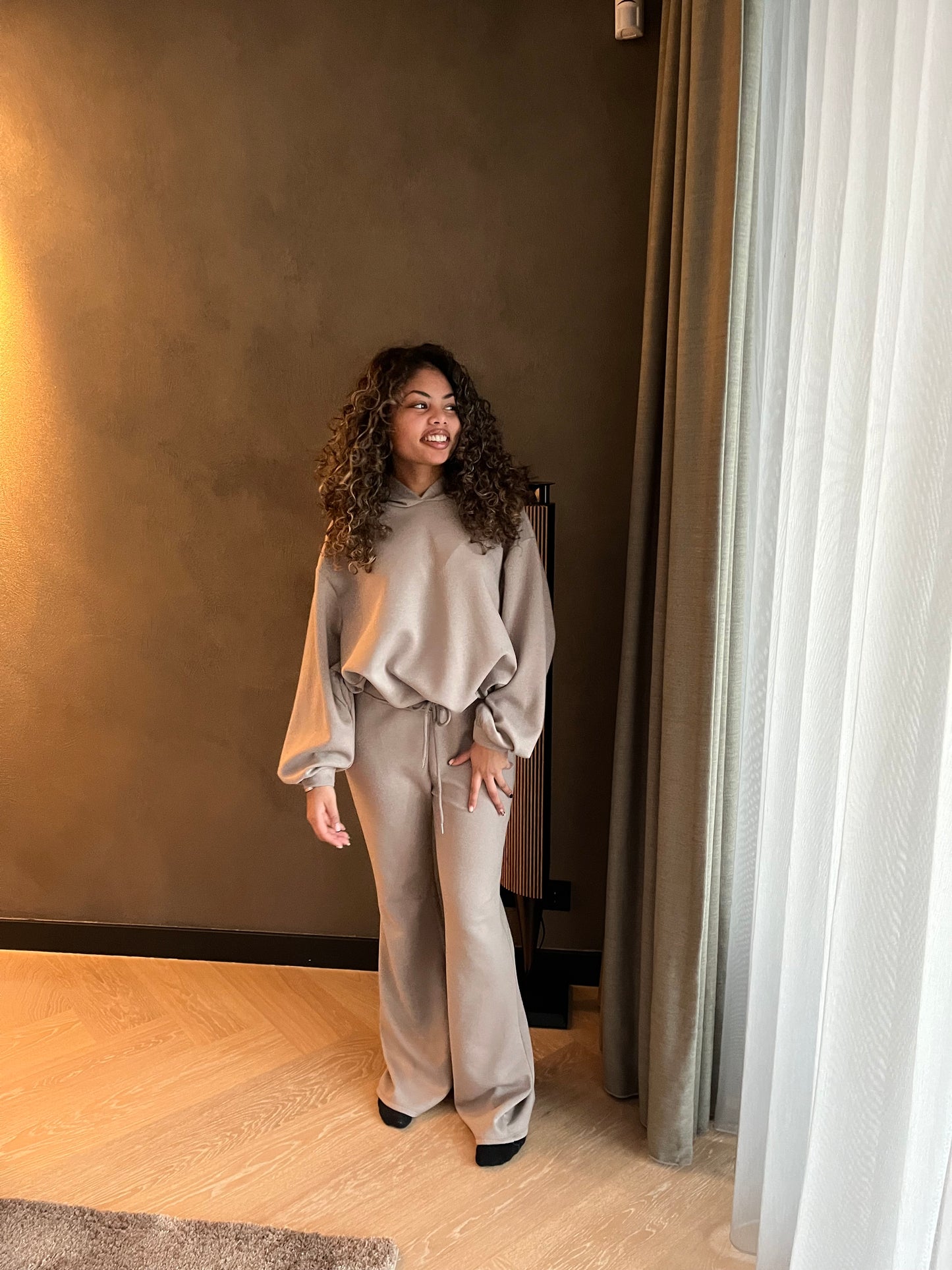 QUINN COMFY SET TAUPE