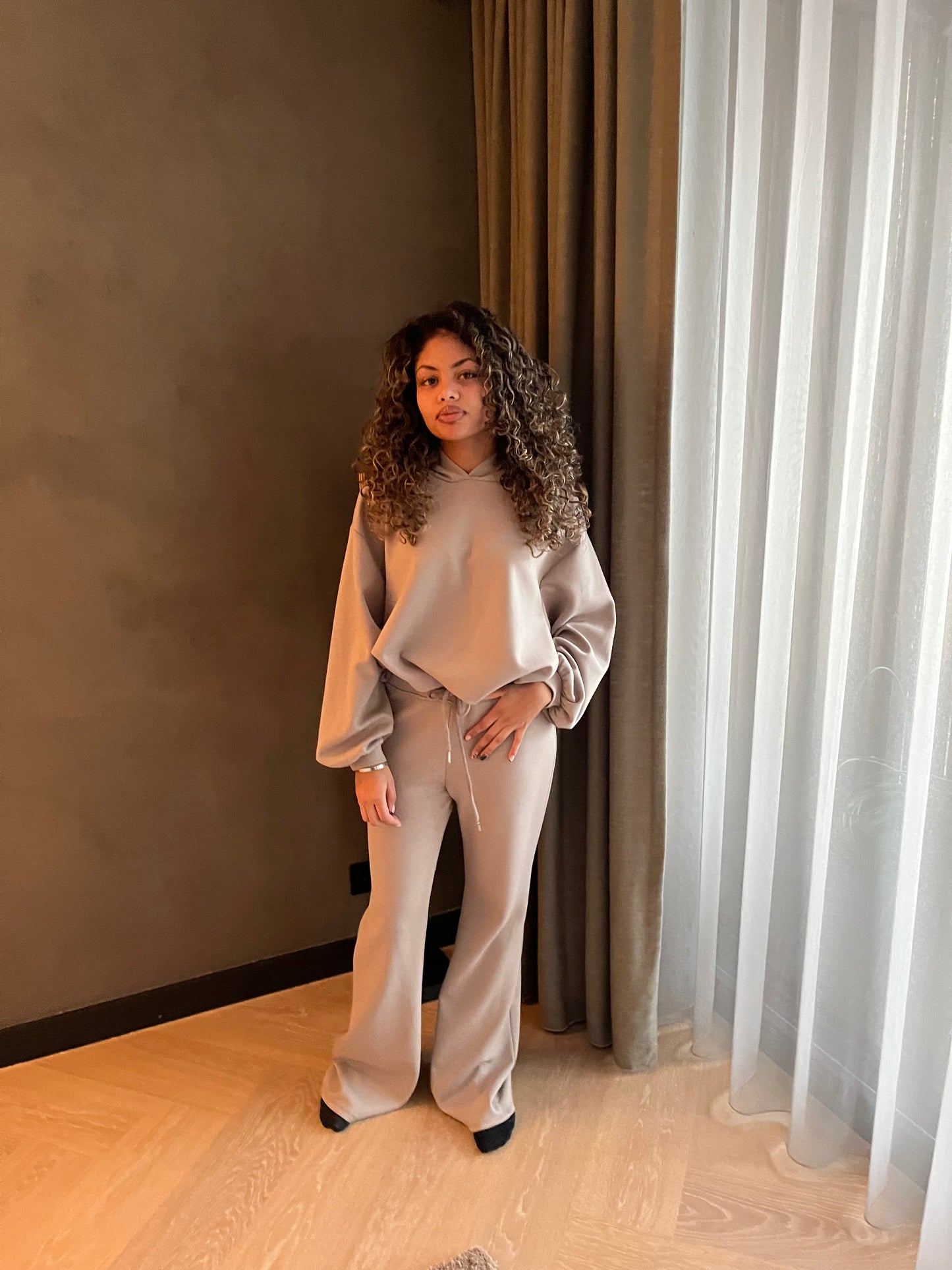 QUINN COMFY SET TAUPE